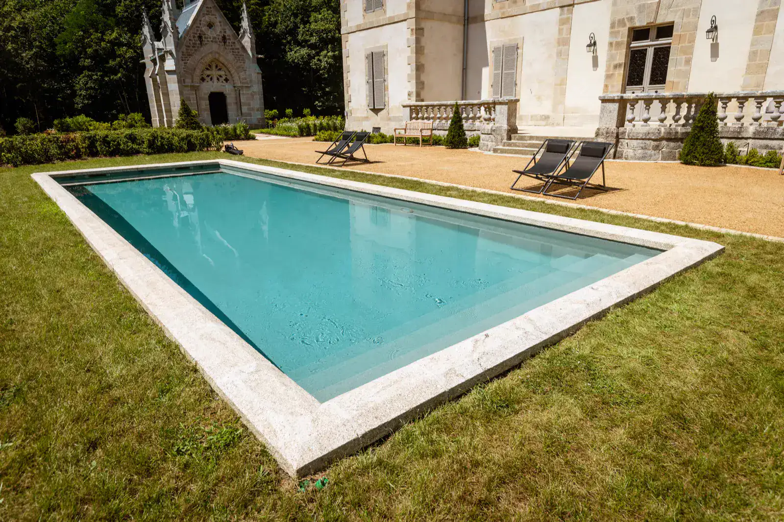 Piscine équipée de la membrane Alkorplan Vogue, coloris Tropical