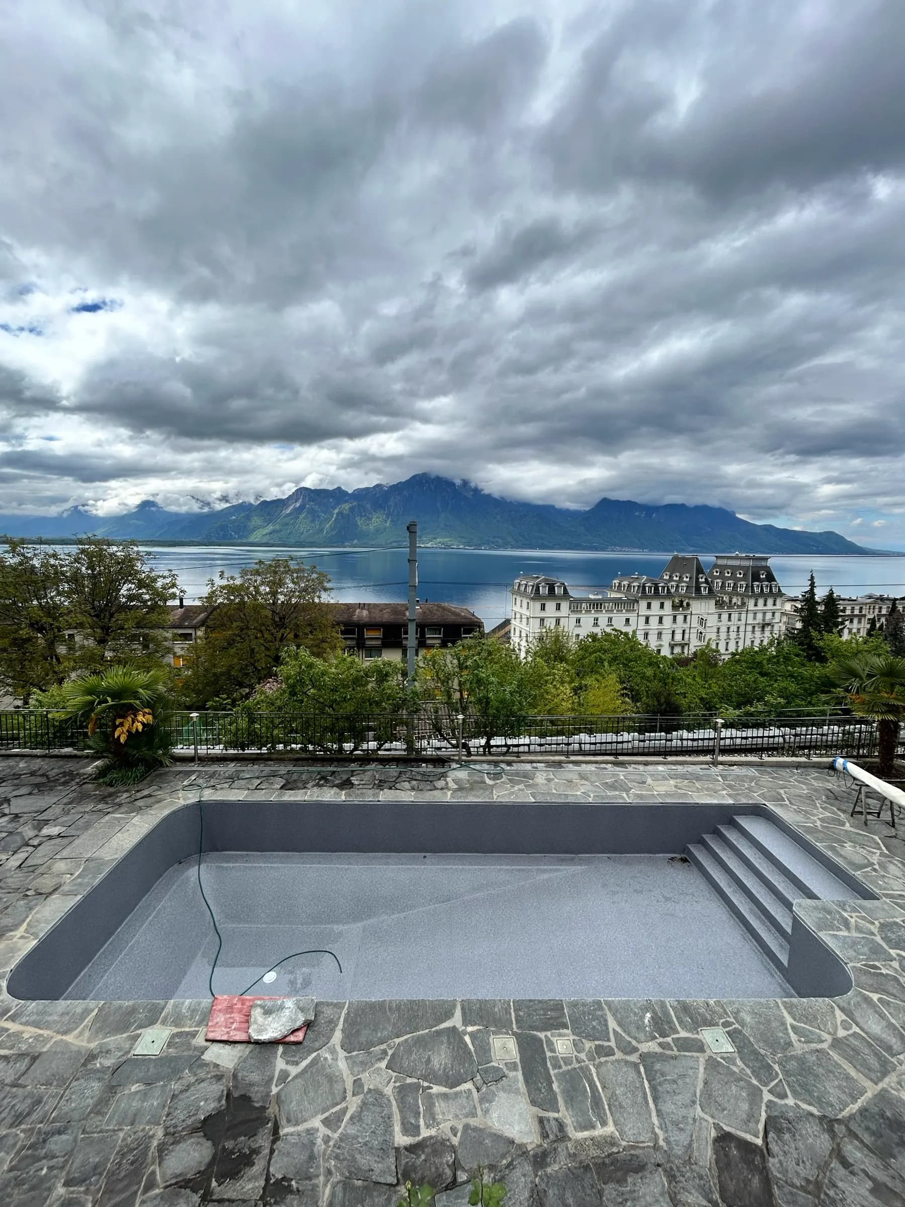 Village — vue sur le Léman